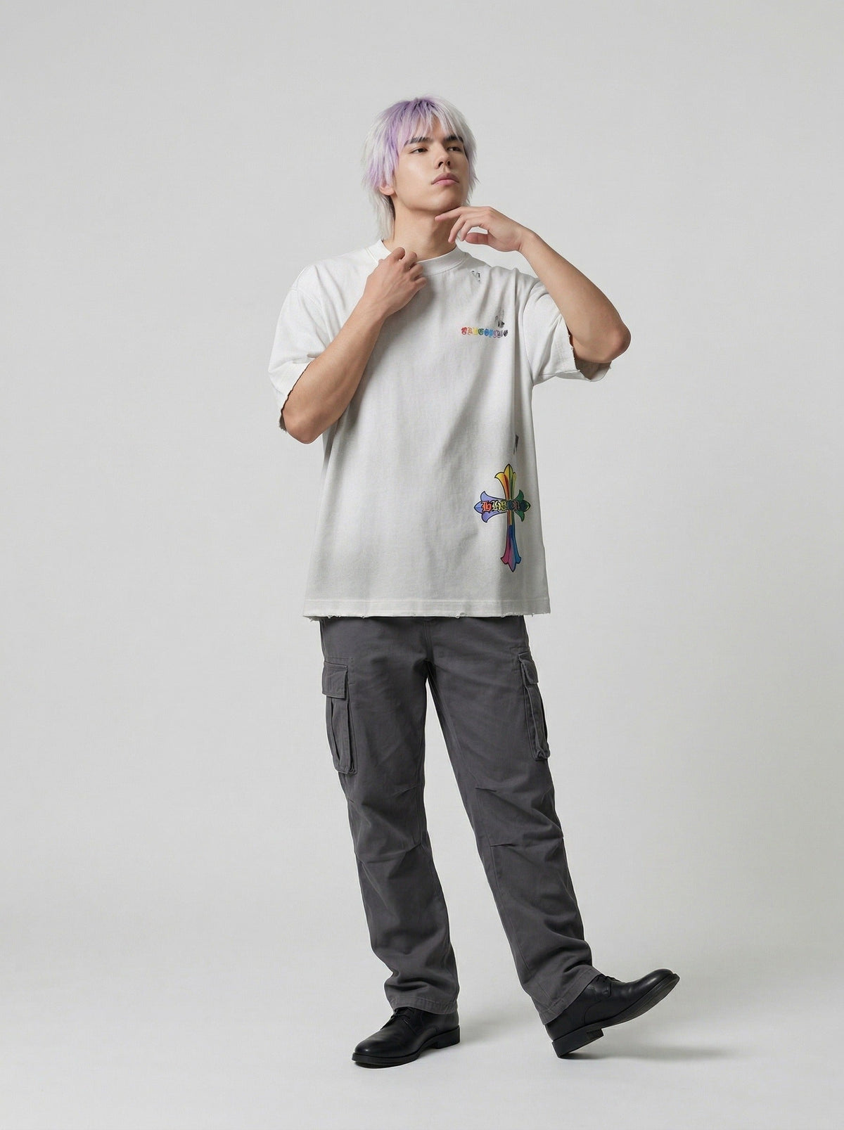 DAXUEN Gothic distressed oversized short-sleeved t-shirt — model photo