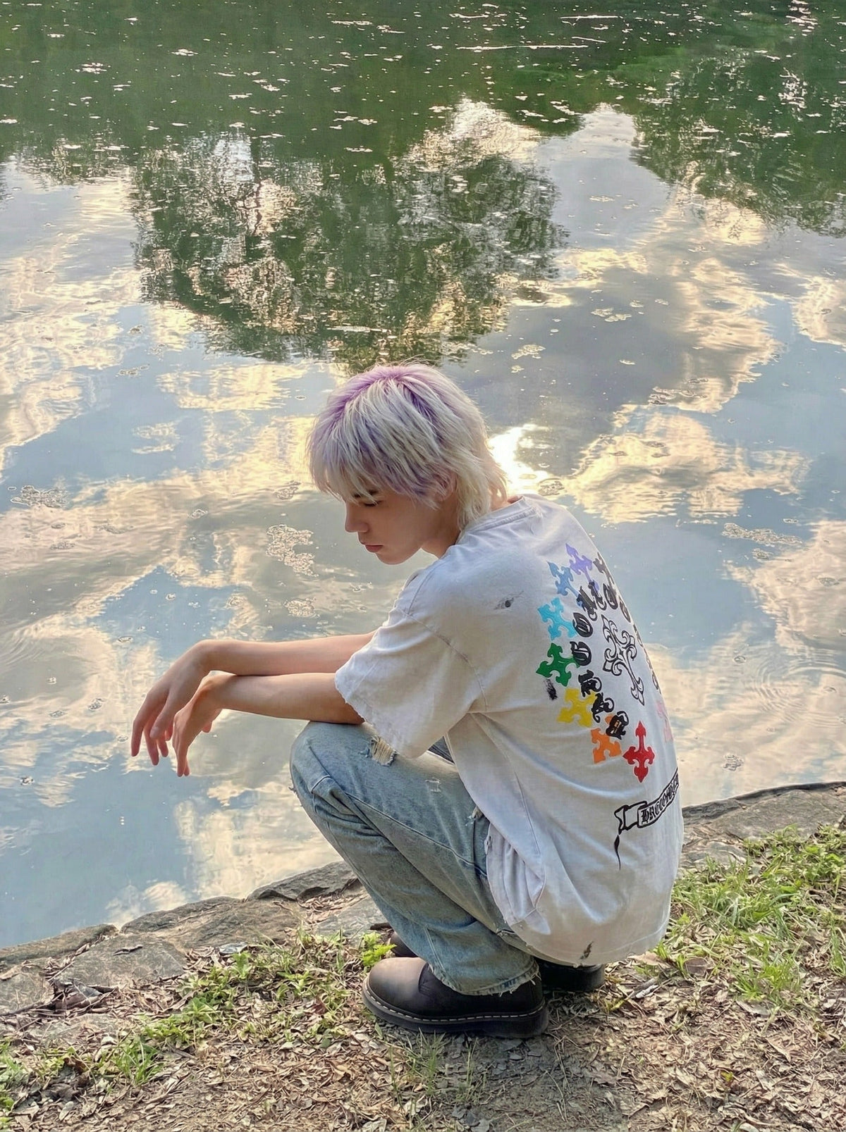 DAXUEN Gothic distressed oversized short-sleeved t-shirt — model photo