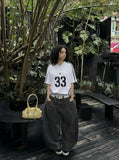 DAXUEN Gothic emblem V-neck T-shirt with printed graphics — model photo