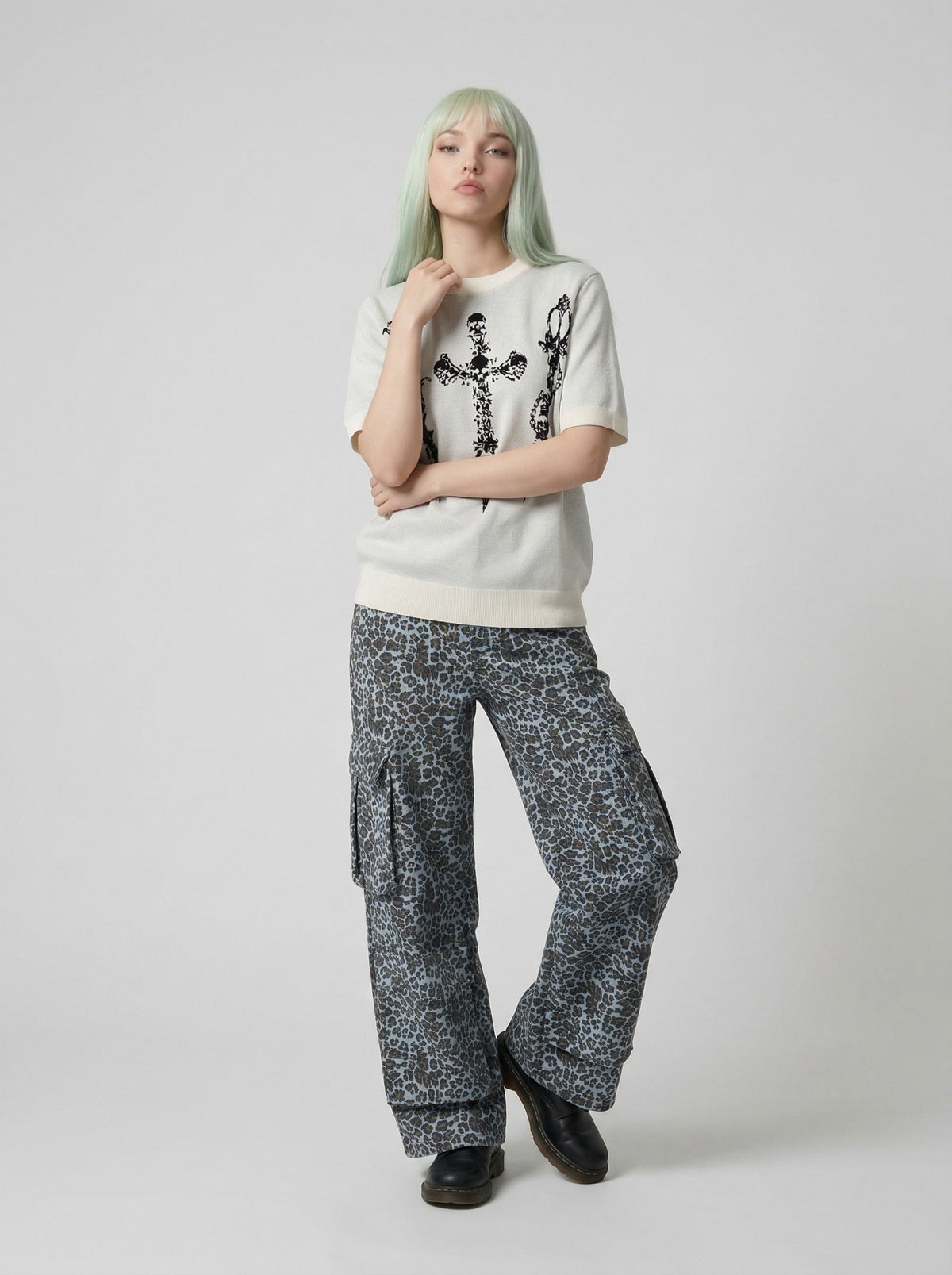 DAXUEN Gothic skull dagger graphic short-sleeve knit top — model photo