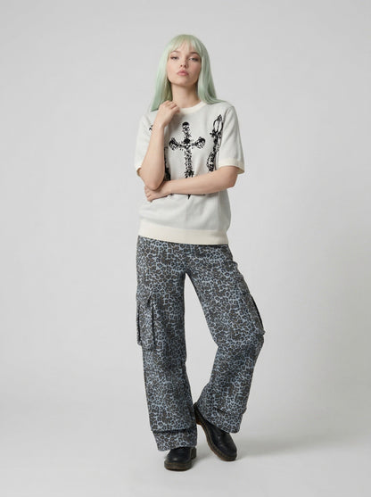 DAXUEN Gothic skull dagger graphic short-sleeve knit top — model photo
