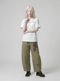 DAXUEN Gothic text asymmetrical short-sleeved T-shirt — model photo