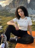 DAXUEN Gothic text asymmetrical short-sleeved T-shirt — model photo