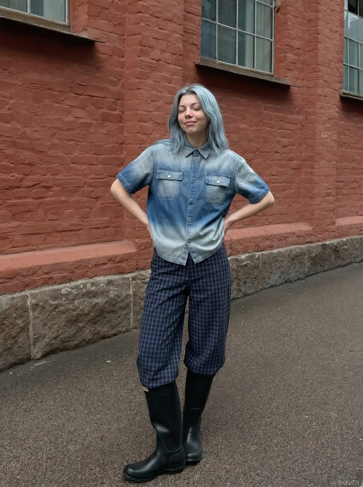 DAXUEN Short-sleeved gradient denim shirt — model photo