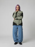 DAXUEN Oversized long-sleeve crewneck pullover with gradient color blocking — model photo