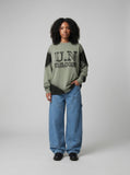 DAXUEN Oversized long-sleeve crewneck pullover with gradient color blocking — model photo