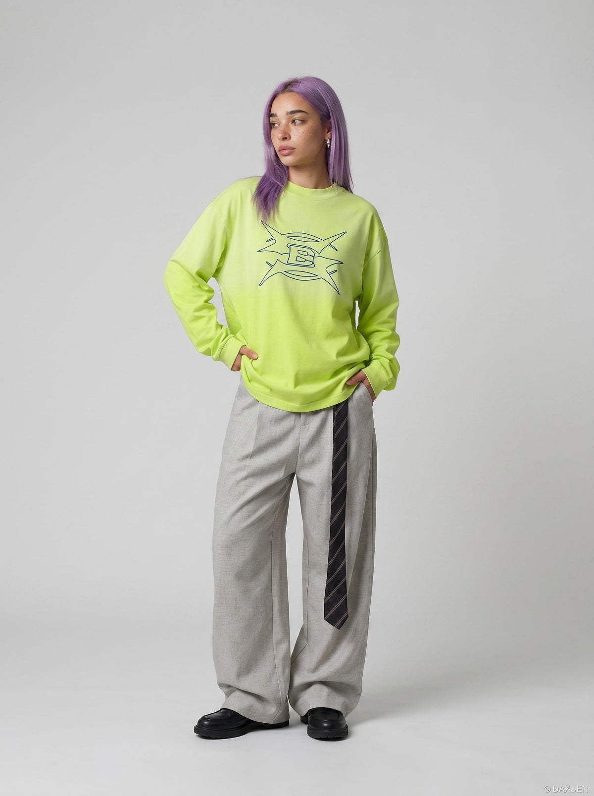 DAXUEN Oversized long sleeve t-shirt with graphic design — model photo