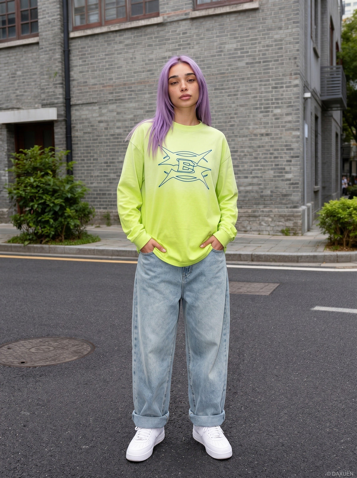 DAXUEN Oversized long sleeve t-shirt with graphic design — model photo