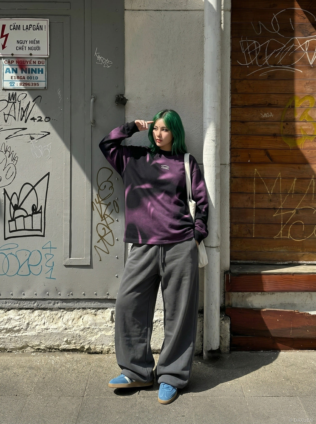 DAXUEN Black and purple gradient oversized long sleeve tee