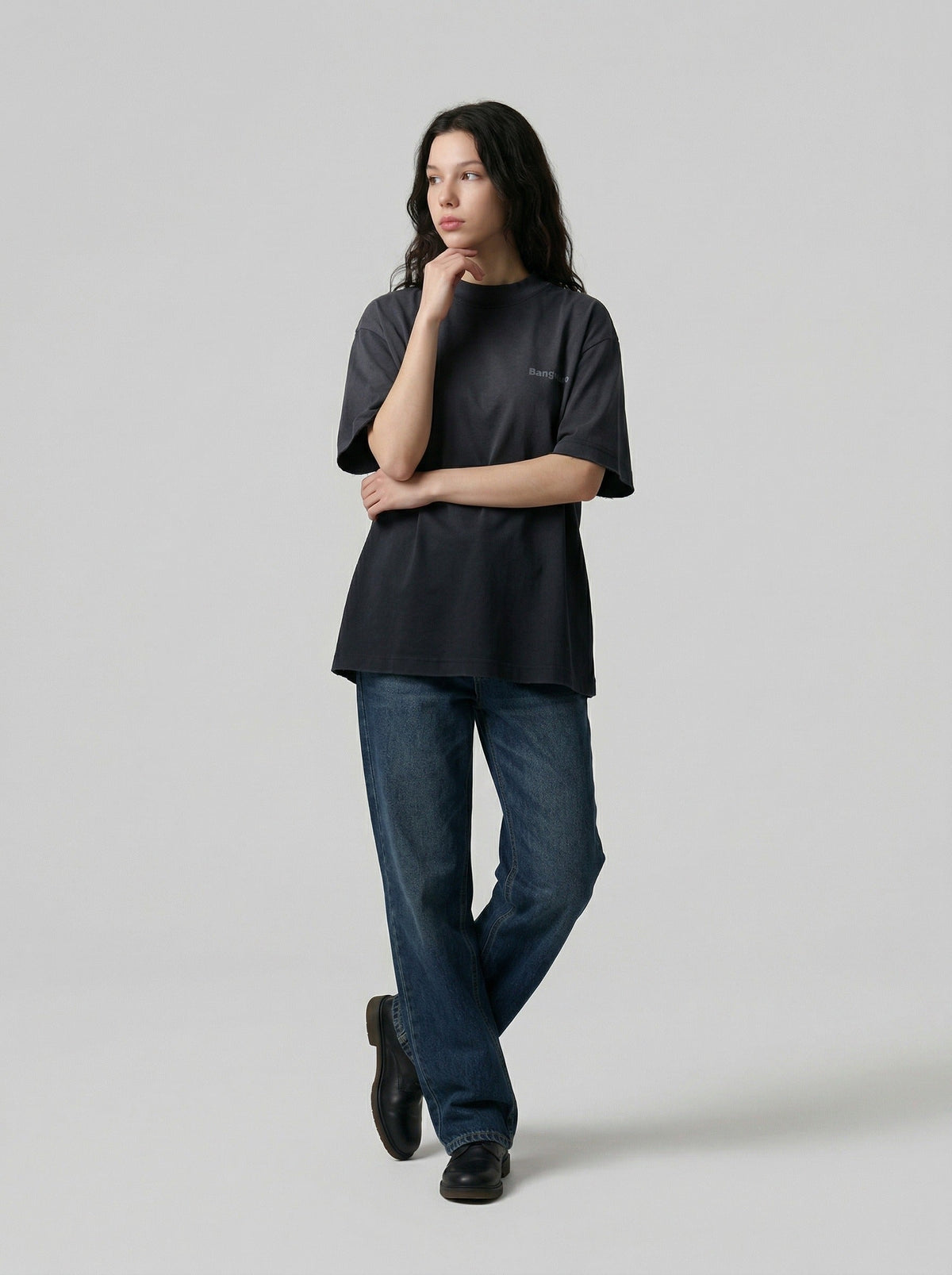 DAXUEN Gradient oversized short-sleeve T-shirt with text graphics — model photo