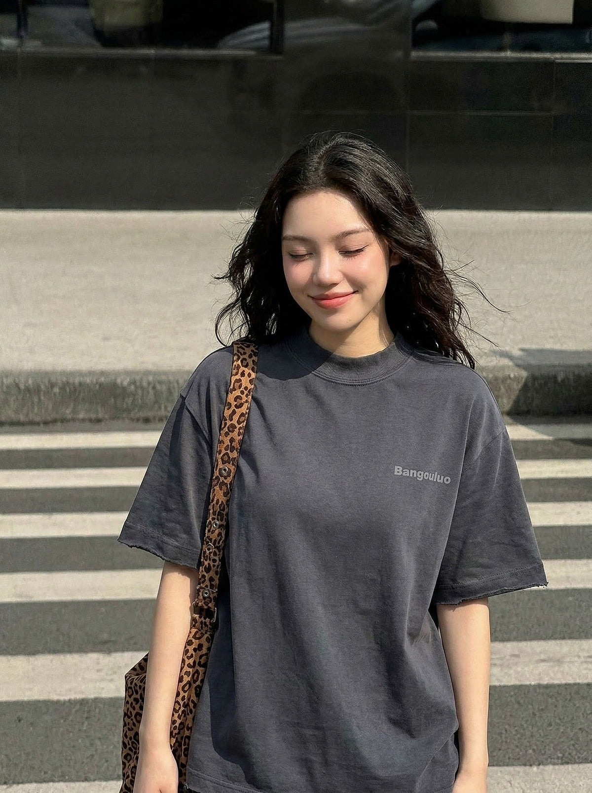 DAXUEN Gradient oversized short-sleeve T-shirt with text graphics — model photo