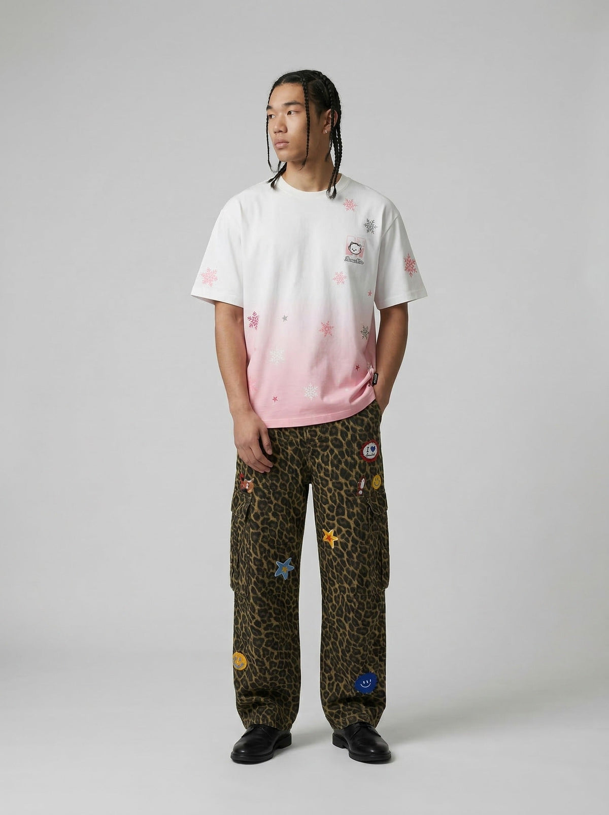 DAXUEN Gradient graphic T-shirt with dog head design — model photo