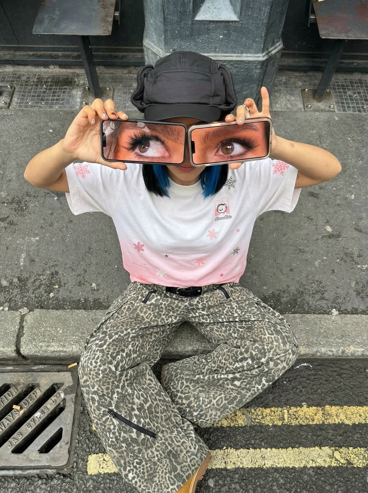DAXUEN Gradient graphic T-shirt with dog head design — model photo
