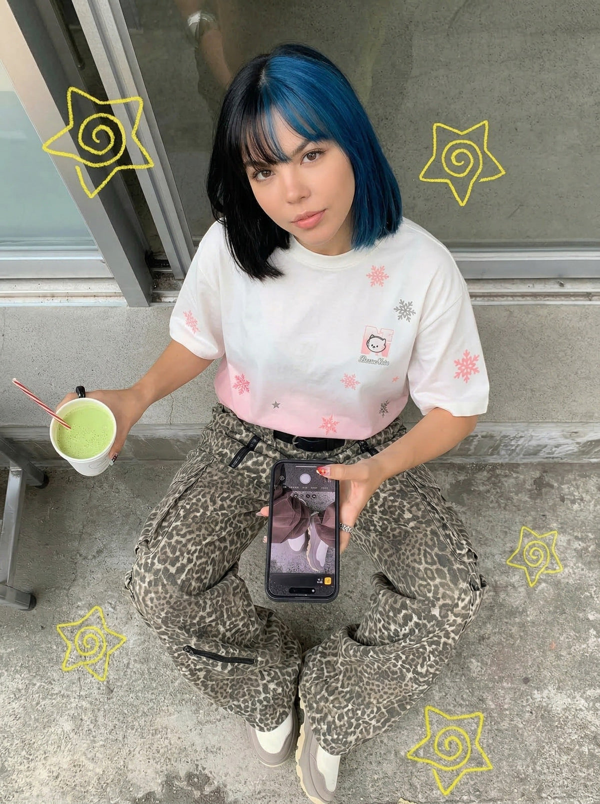 DAXUEN Gradient graphic T-shirt with dog head design — model photo