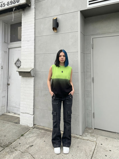 DAXUEN Gradient knit vest with embroidery — model photo