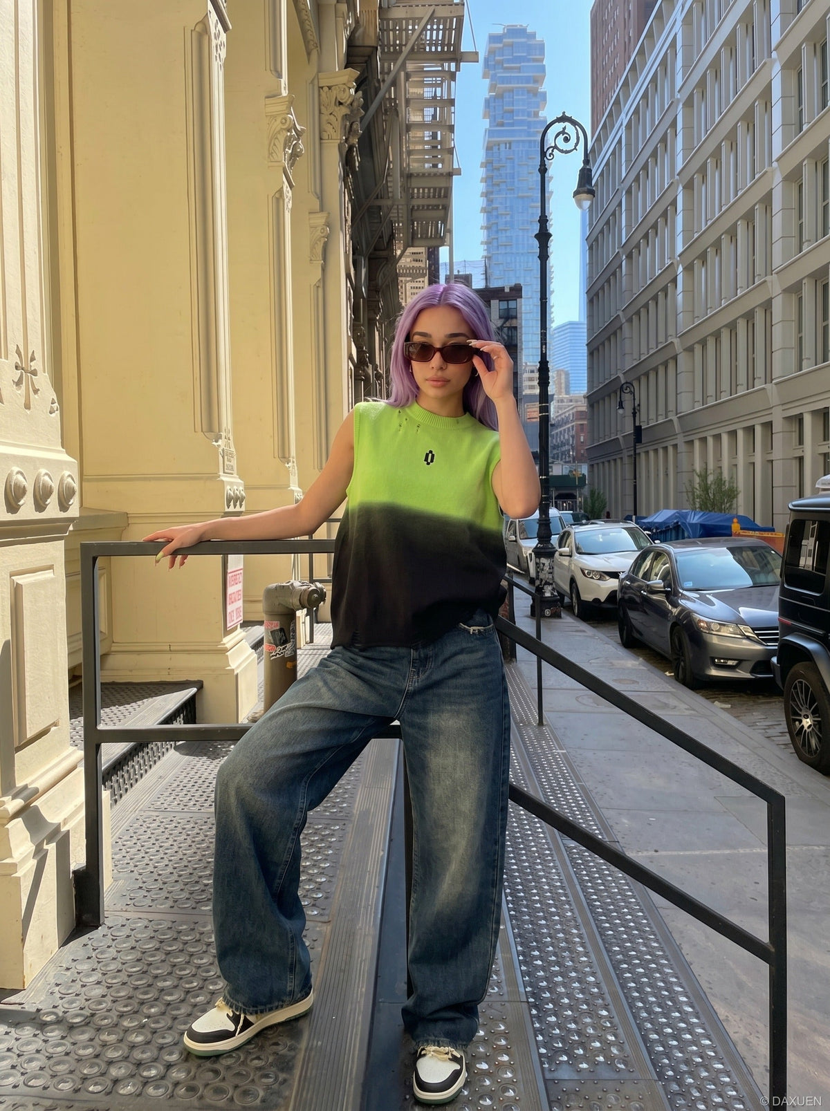 DAXUEN Gradient knit vest with embroidery — model photo