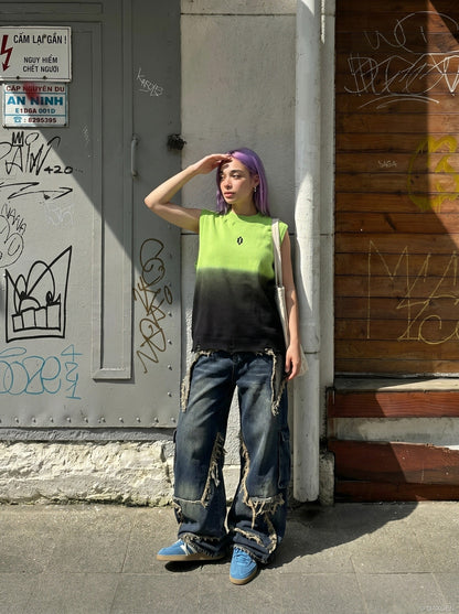 DAXUEN Gradient knit vest with embroidery — model photo