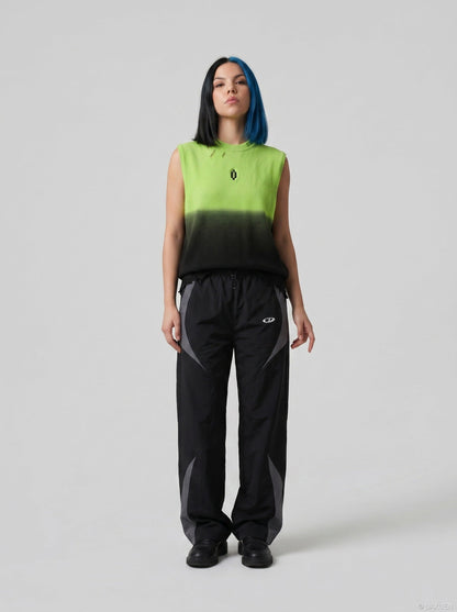 DAXUEN Gradient knit vest with embroidery — model photo