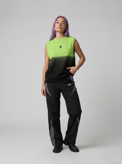 DAXUEN Gradient knit vest with embroidery — model photo