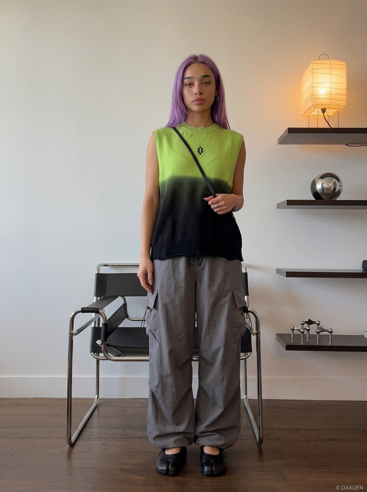DAXUEN Gradient knit vest with embroidery — model photo