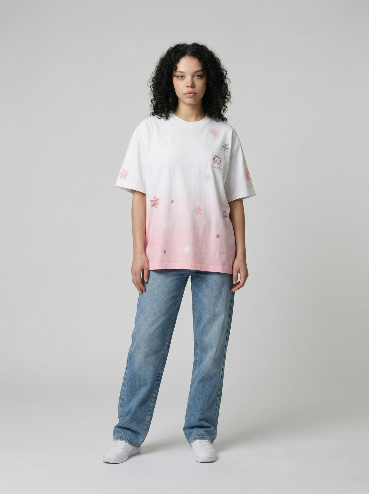 DAXUEN Gradient snowflake graphic t-shirt with dog character — model photo