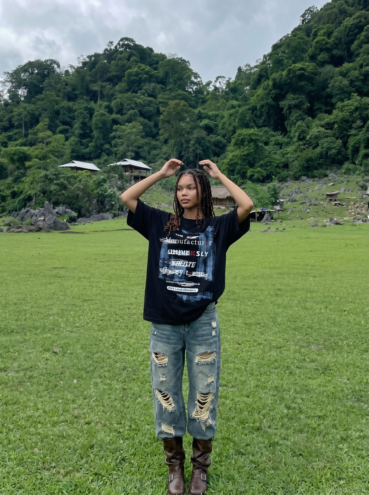 DAXUEN Oversized short-sleeved crew neck t-shirt with graphic design — model photo