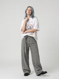 DAXUEN Oversized T-shirt with graffiti print — model photo