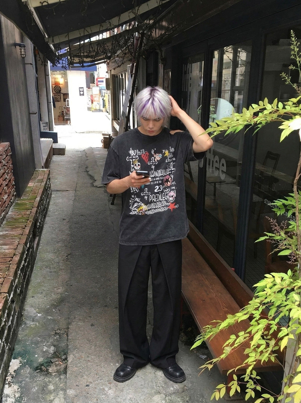 DAXUEN Oversized skull print short-sleeved T-shirt — model photo