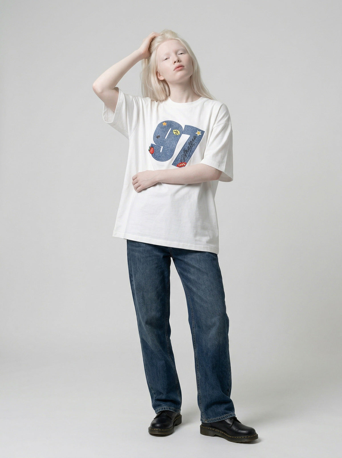 DAXUEN Oversized short-sleeve T-shirt with graphic and embroidery — model photo