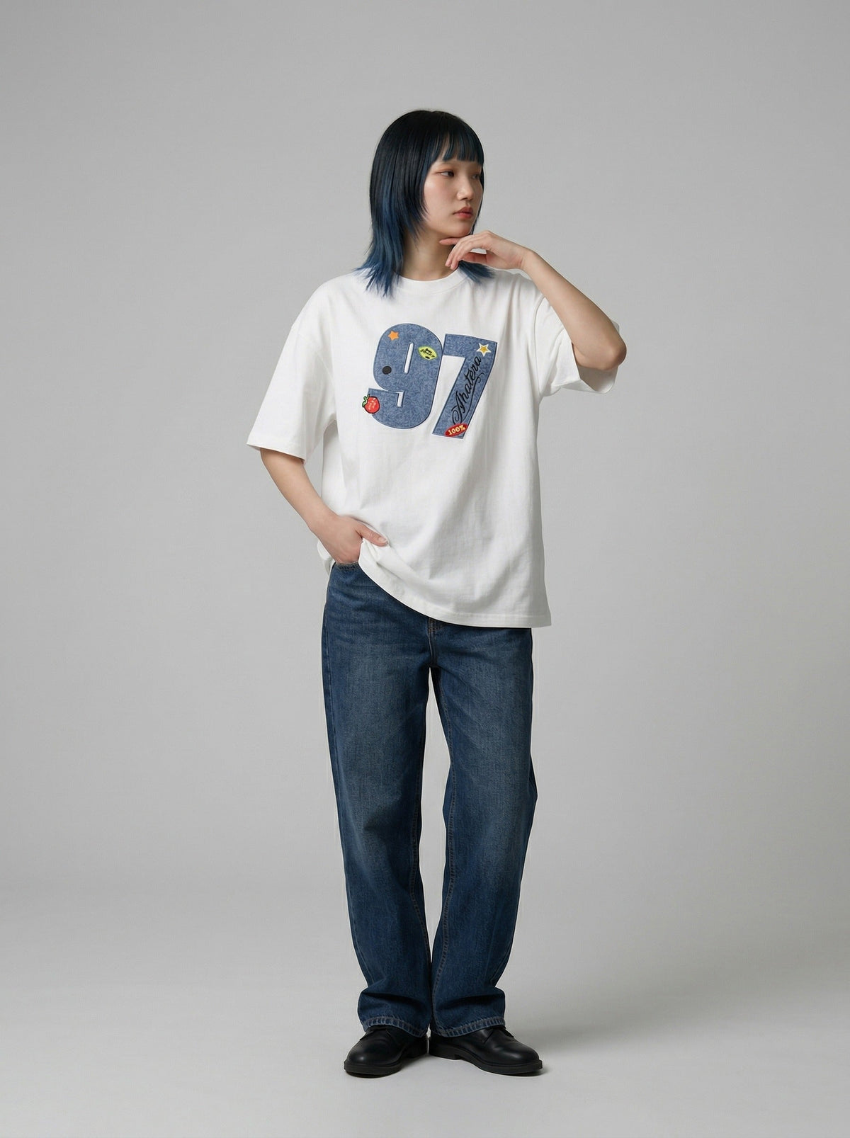 DAXUEN Oversized short-sleeve T-shirt with graphic and embroidery — model photo