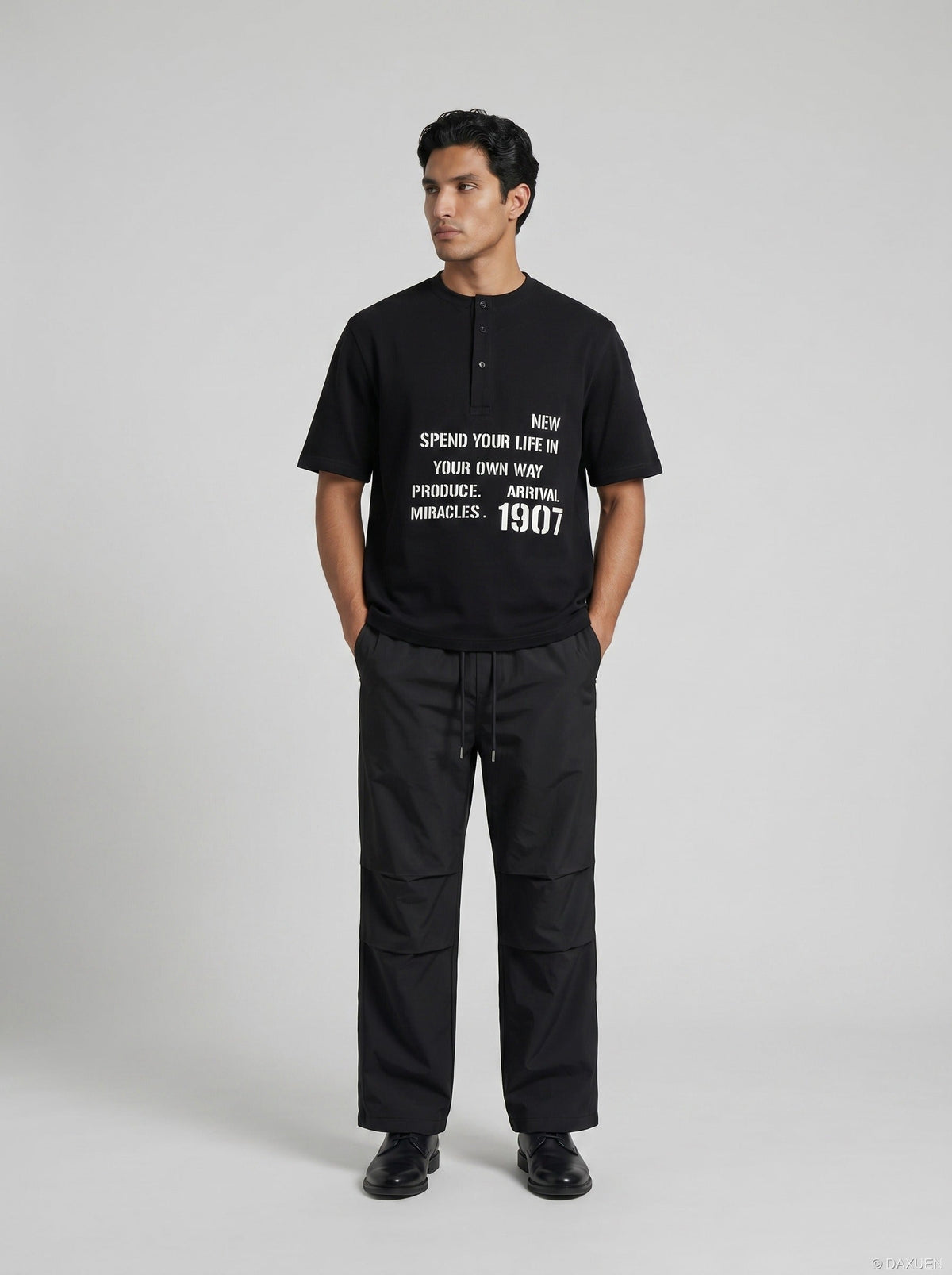 DAXUEN Short-sleeve Henley T-shirt with graphic design — model photo