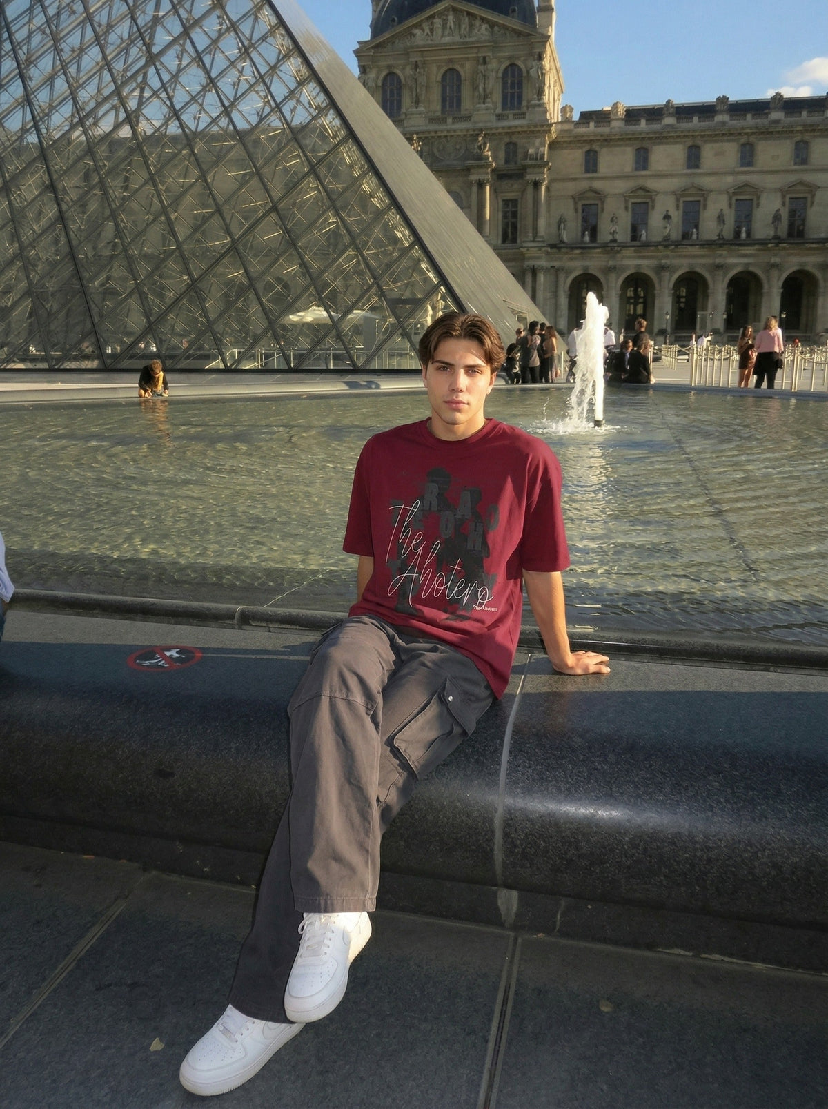 DAXUEN Oversized graphic t-shirt in black grey and maroon — model photo