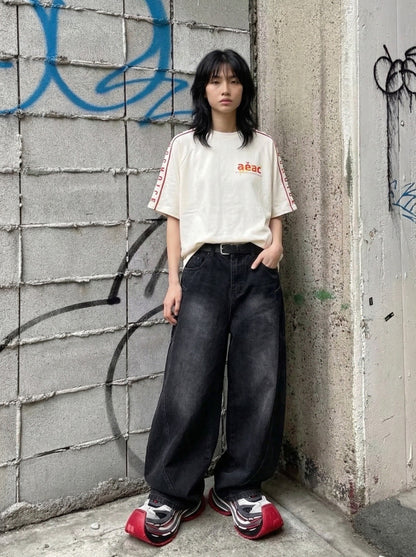 DAXUEN Graphic raglan crew neck t-shirt with text prints — model photo