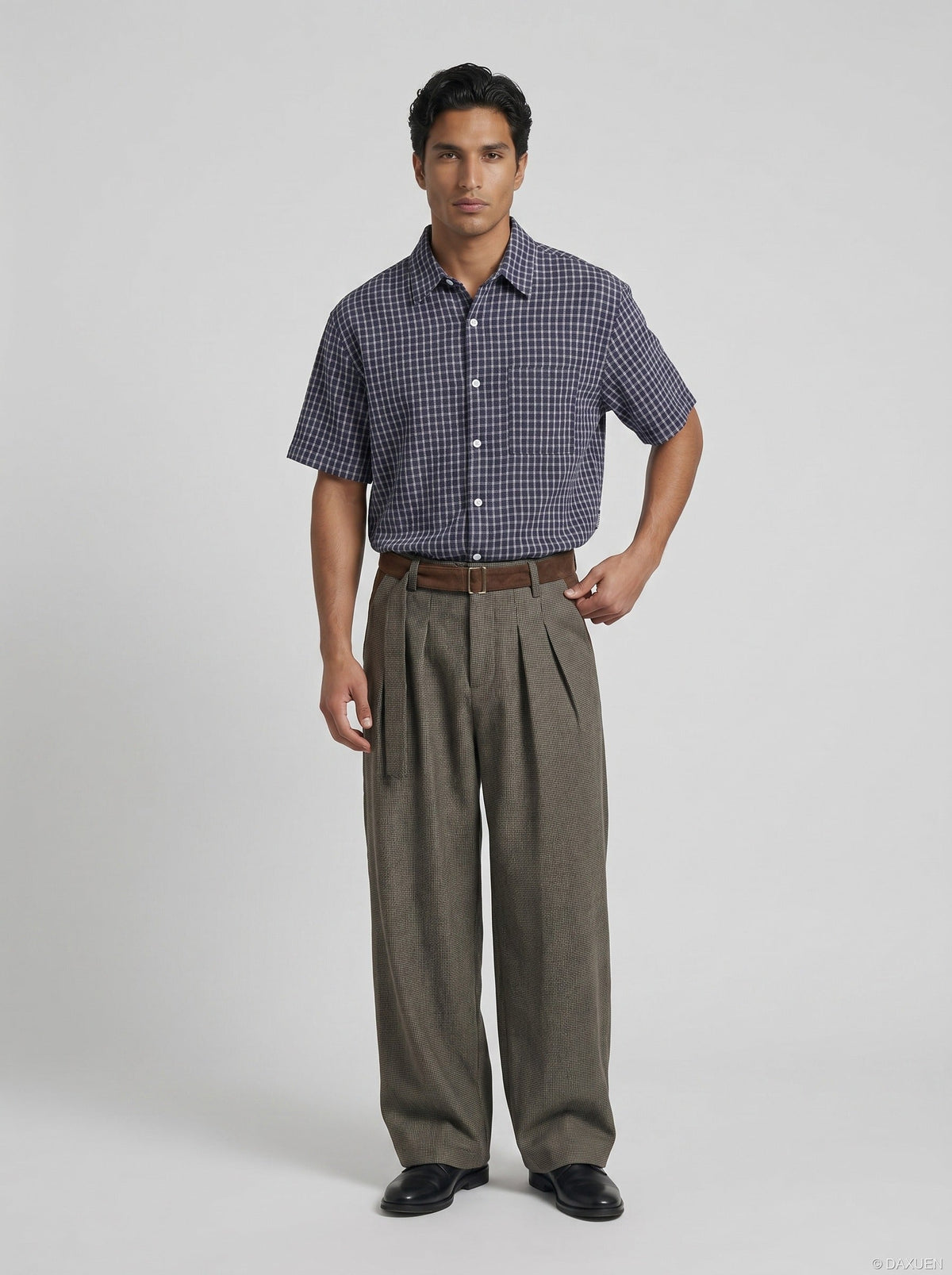 DAXUEN Loose-fitting short sleeve button-up shirt with grid pattern — model photo