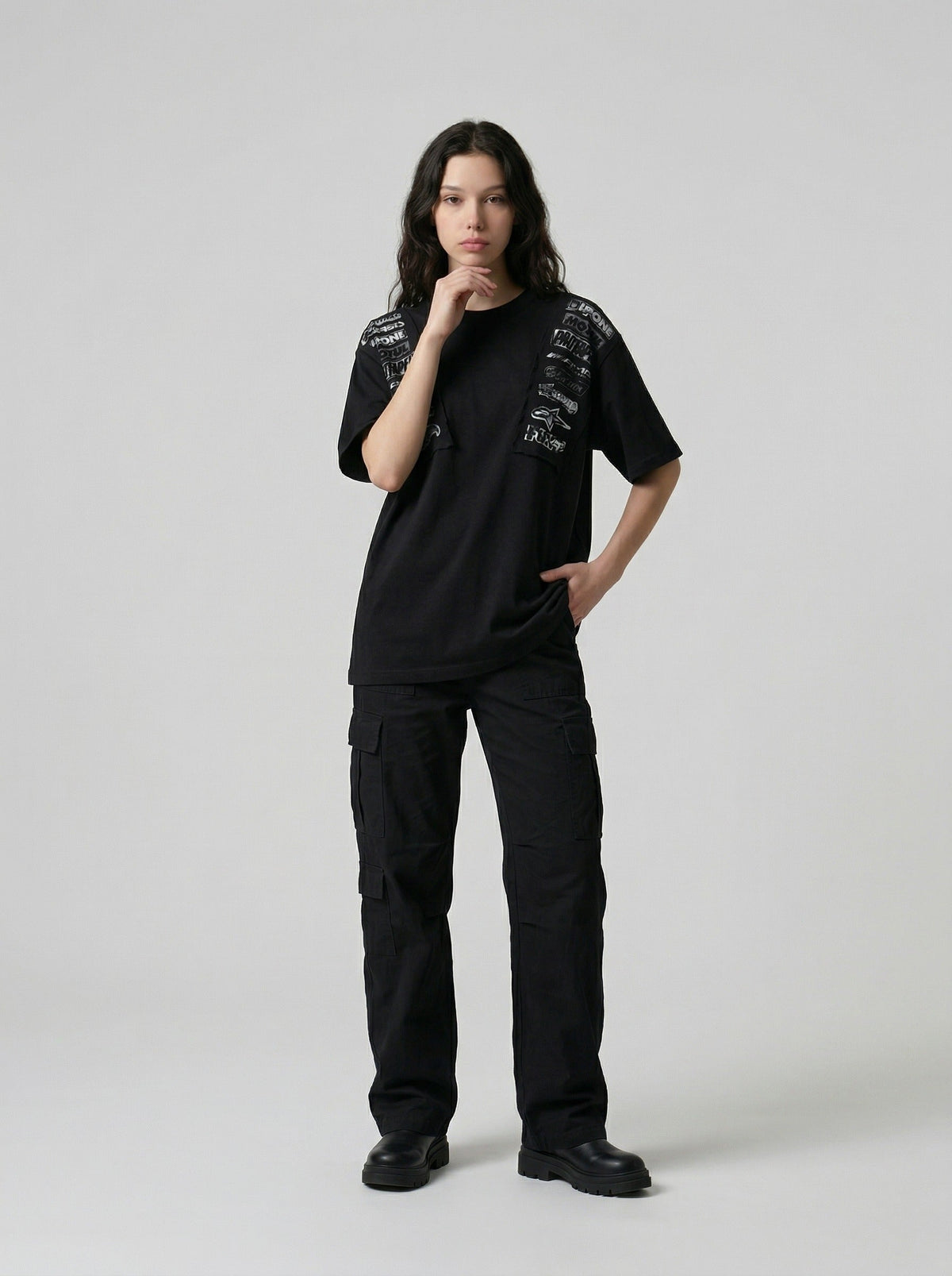 DAXUEN Short-sleeved crew neck T-shirt with grunge graphics — model photo