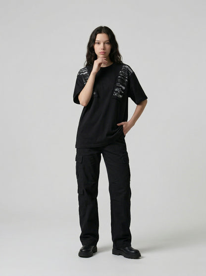 DAXUEN Short-sleeved crew neck T-shirt with grunge graphics — model photo