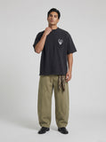 DAXUEN Oversized short-sleeved t-shirt with grunge print — model photo