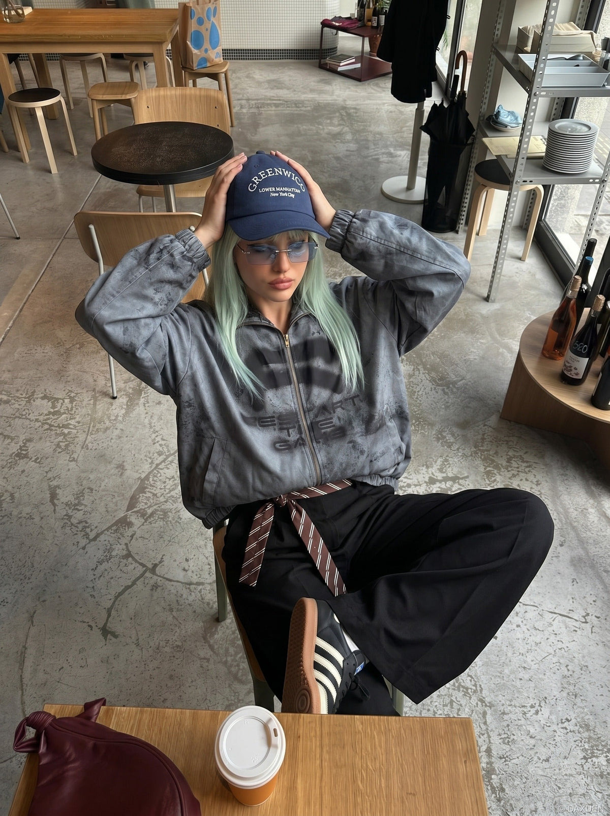 DAXUEN Oversized full-zip jacket with distressed grey pattern — model photo