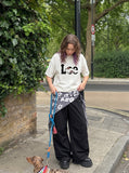 DAXUEN solid colour oversized hands-graphic t-shirt — model photo