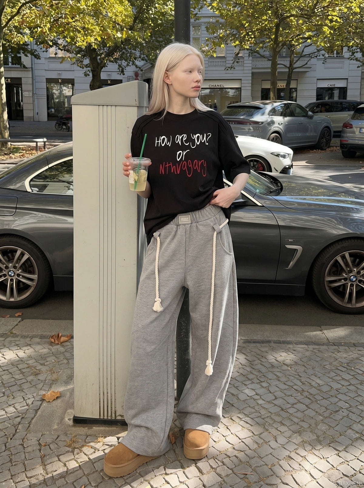 DAXUEN Oversized short-sleeved T-shirt with graphic print — model photo