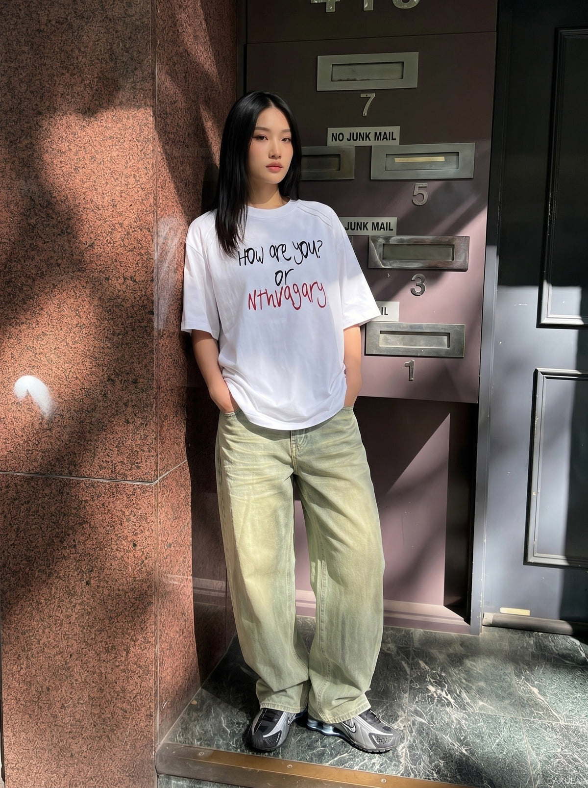 DAXUEN Oversized short-sleeved T-shirt with graphic print — model photo