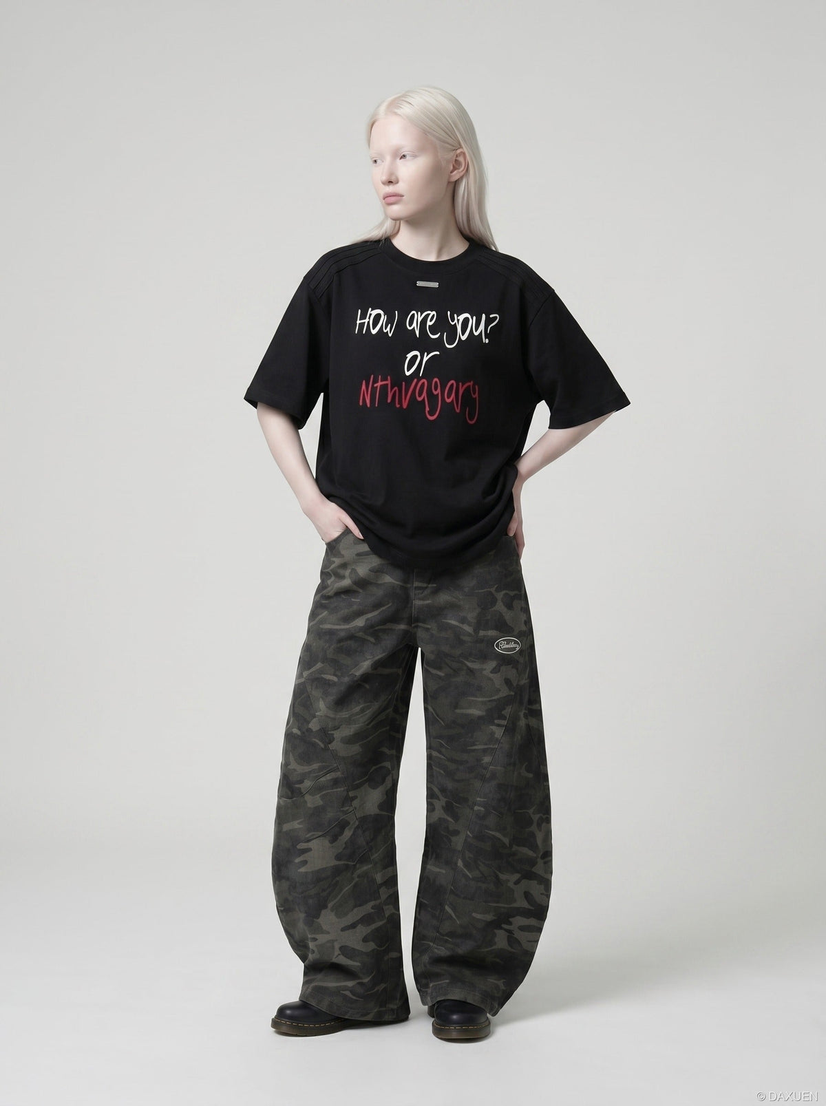 DAXUEN Oversized short-sleeved T-shirt with graphic print — model photo