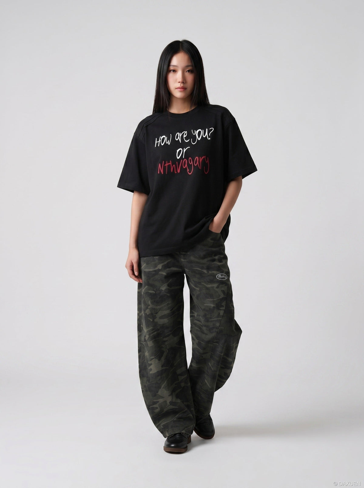 DAXUEN Oversized short-sleeved T-shirt with graphic print — model photo