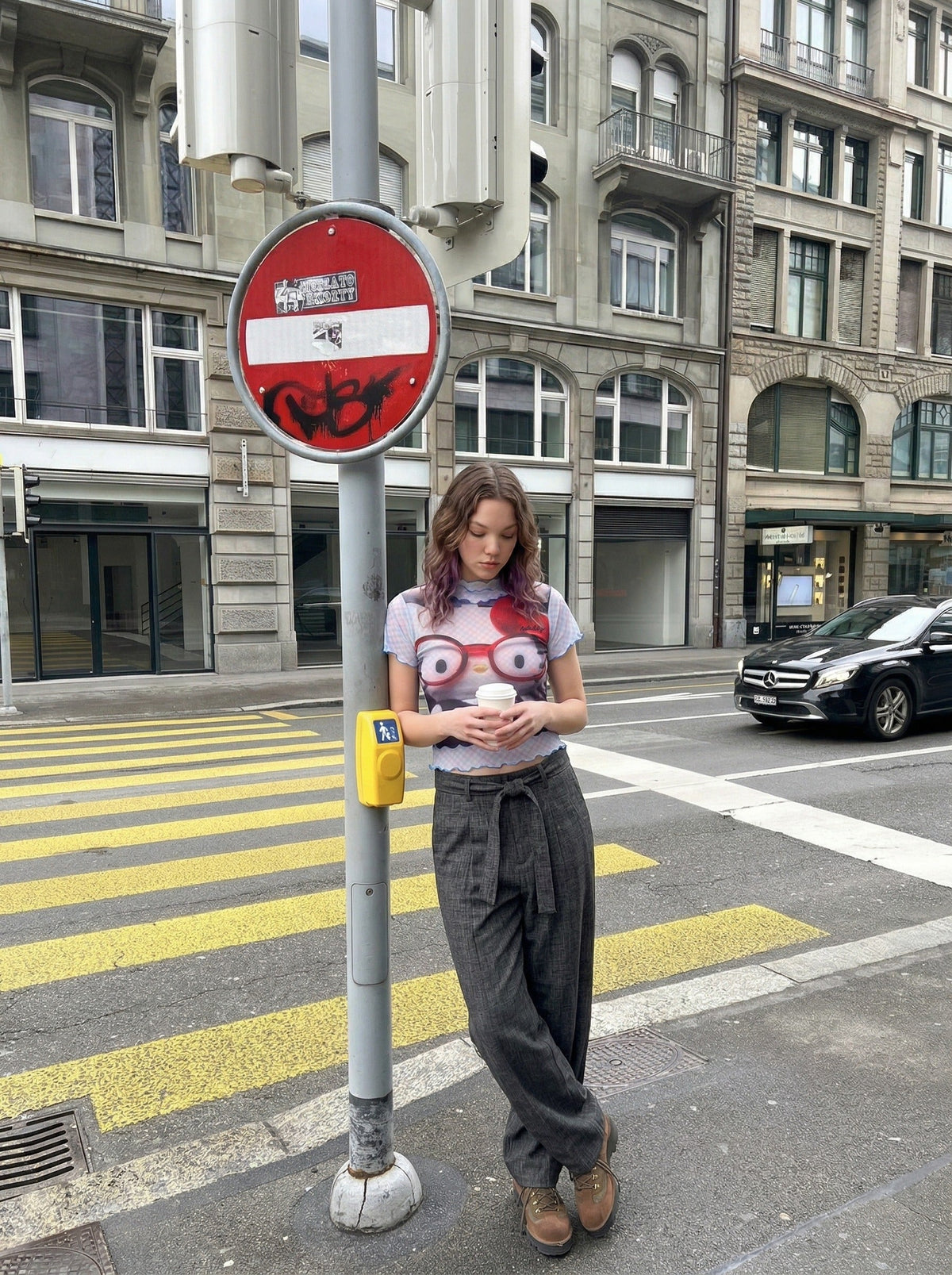 DAXUEN Hello Kitty graphic ruffle short-sleeved t-shirt — model photo
