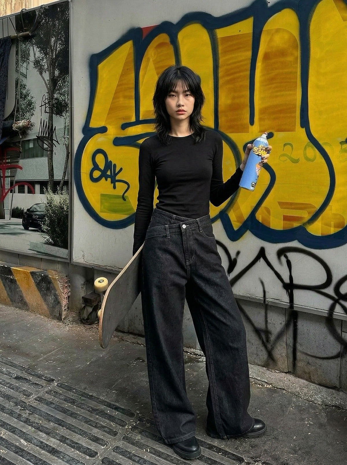 DAXUEN High-waisted black wide-leg jeans — model photo