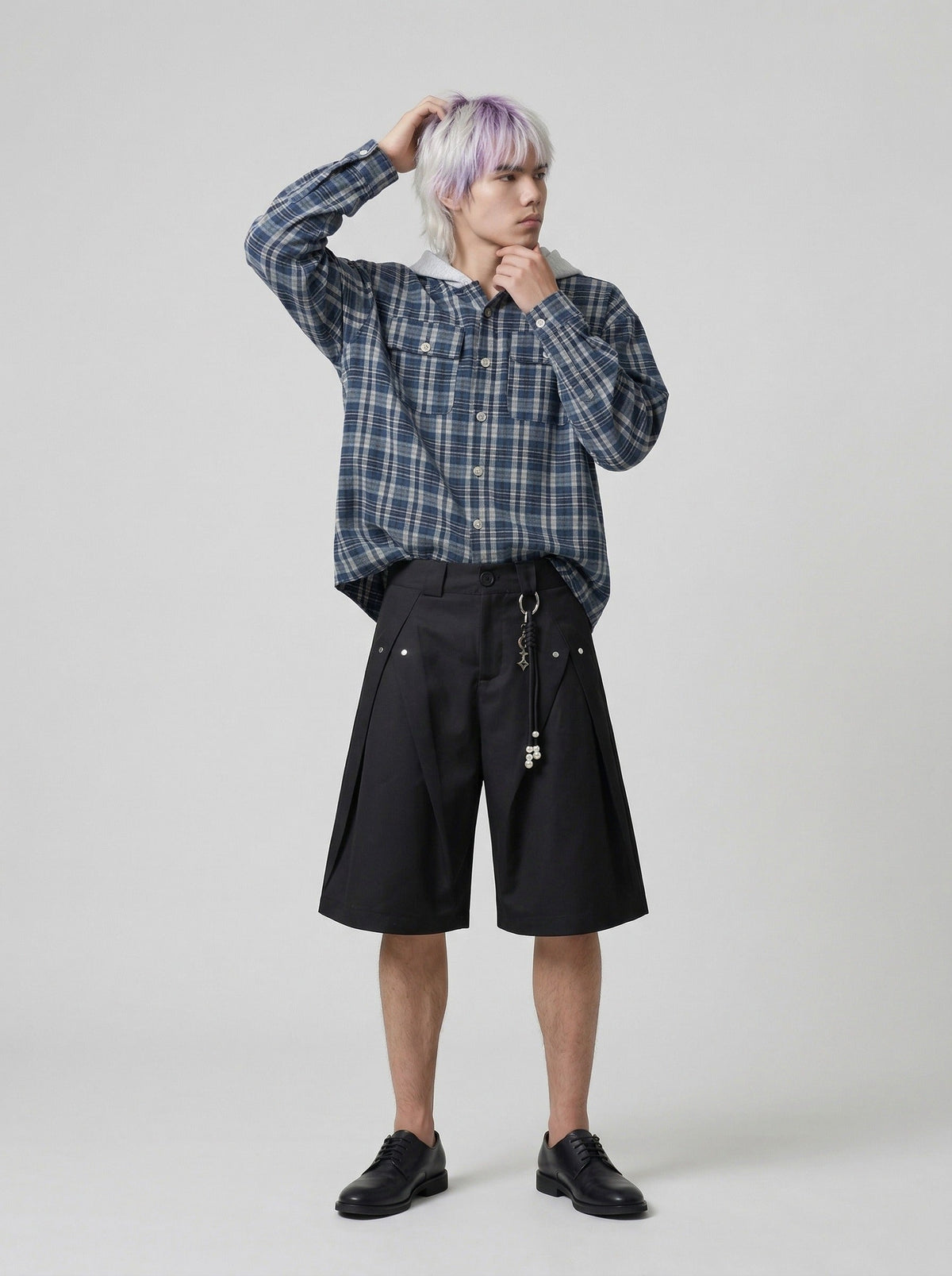 DAXUEN High-waisted wide-leg shorts with pleats and charm — model photo