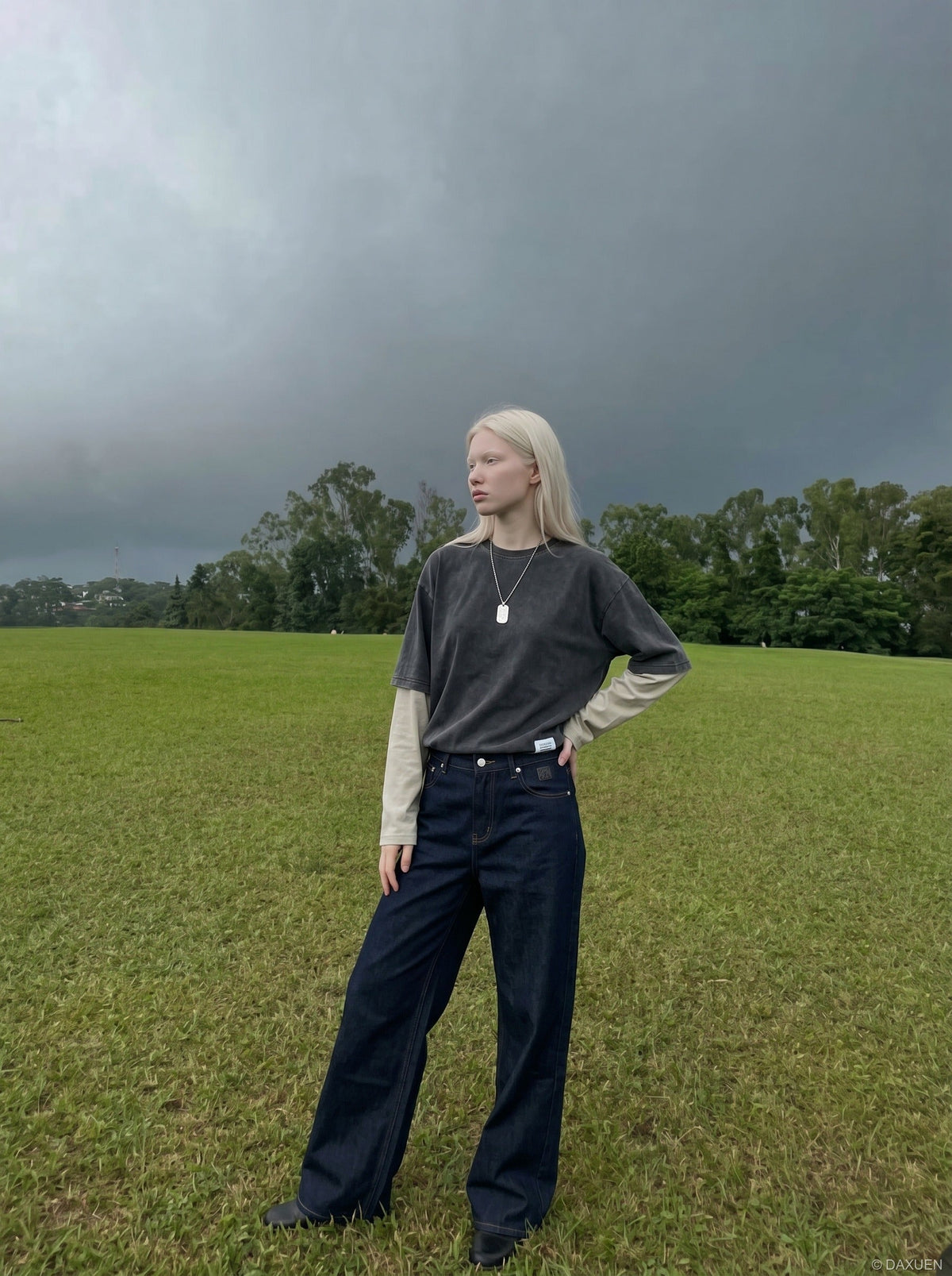 DAXUEN Dark indigo wide-leg denim jeans — model photo