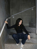 DAXUEN Wide-leg indigo blue jeans with contrast stitching — model photo