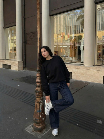 DAXUEN Wide-leg indigo blue jeans with contrast stitching — model photo