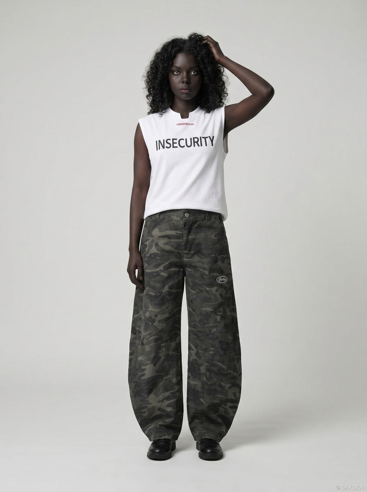 DAXUEN Short-sleeved graphic T-shirt with text prints — model photo
